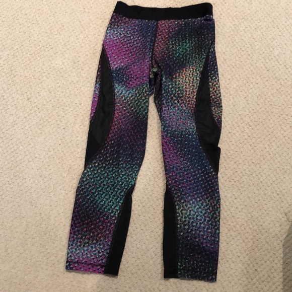 Nike Pro Hyper Cool Kaleidoscope crop leg Workout Leggings - Picture 1 of 16